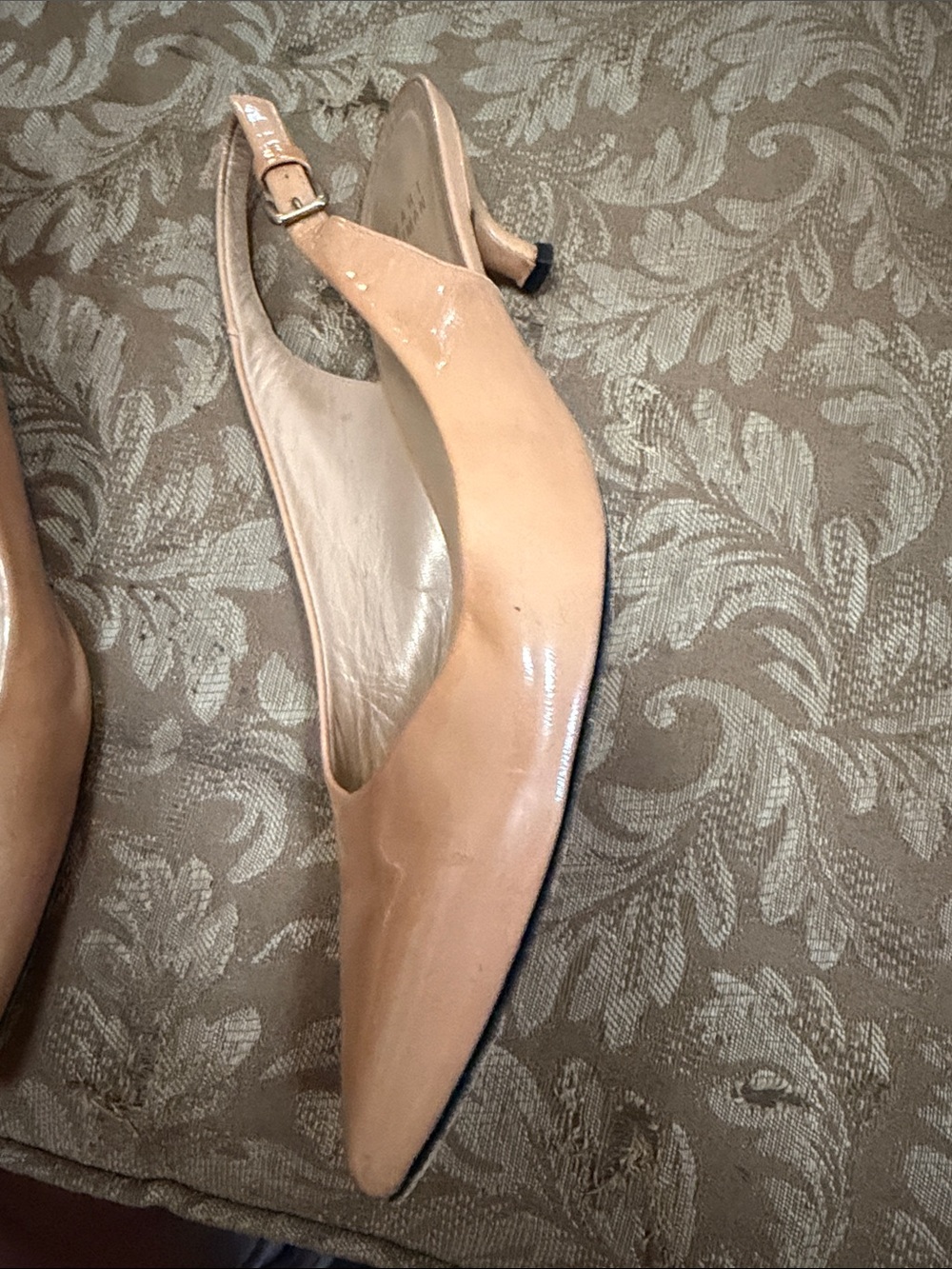 Stuart Weitzman Nude Patent Leather Pointed Slingback Pumps - Picture 4 of 5